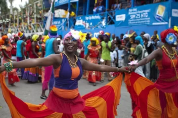 Le gouvernement d’Ariel Henry annule le carnaval national mais les municipalités peuvent organiser le leur, l’Association nationale des médias exige une enquête sur la mort d’un journaliste par la police nationale.