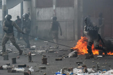 Violentes manifestations aux Cayes