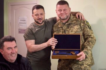 Les États‑Unis et le Royaume‑Uni voudraient placer Zaluzhnyi à la tête de l’Ukraine